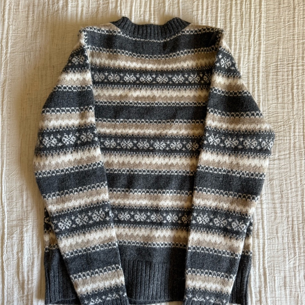 Sweater - Picture 2 of 6